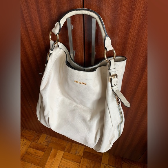 New highest quality and design leather Handbag.W19.5”,H16.5”.Bought inHongKong. - Picture 3 of 12